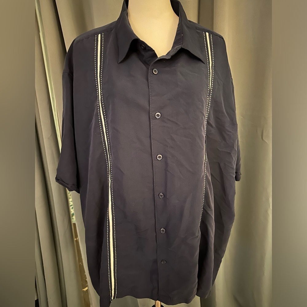 Guayabera Navy with white stripe size 4X Pre loved in great condition